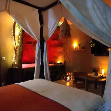 Apartment Le Demeure De Poulpican: Romantic Jacuzzi Near Beach *