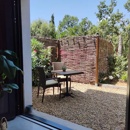 Apartment Le Demeure De Poulpican: Romantic Jacuzzi Near Beach La Croix-Valmer