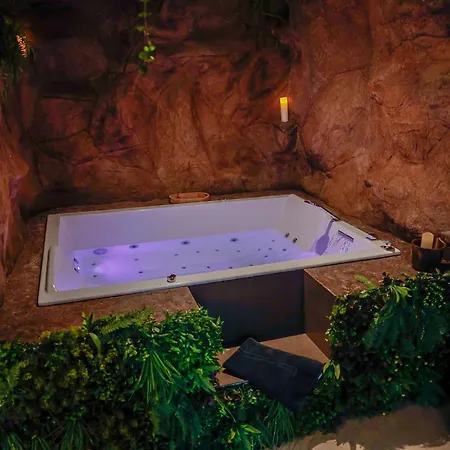 Le Demeure De Poulpican: Romantic Jacuzzi Near Beach * La Croix-Valmer