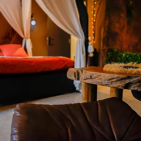 Le Demeure De Poulpican: Romantic Jacuzzi Near Beach Apartment *